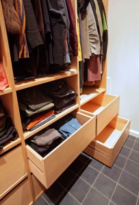 Dressing sur mesure en hêtre massif of le dahé. 4620€