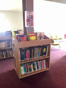 Meuble de médiathèque sur mesure en MDF vernis of le dahé.