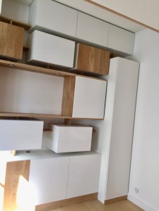 Meuble mixte ikea hack of le dahé mêlant une structure sur mesure et des éléments IKEA.