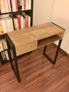 Bureau pupitre BP1 of le dahé en chêne massif ciré et peint. 660€