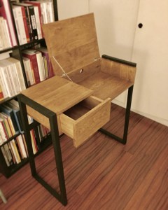 Bureau pupitre BP1 of le dahé en chêne massif ciré et peint. 660€